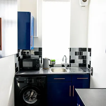 Bright And Modern By Seeds * Leeds (West Yorkshire)